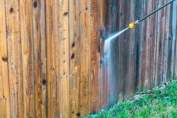 Fence Washing in Athens
