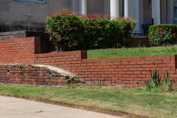 Retaining Wall Cleaning